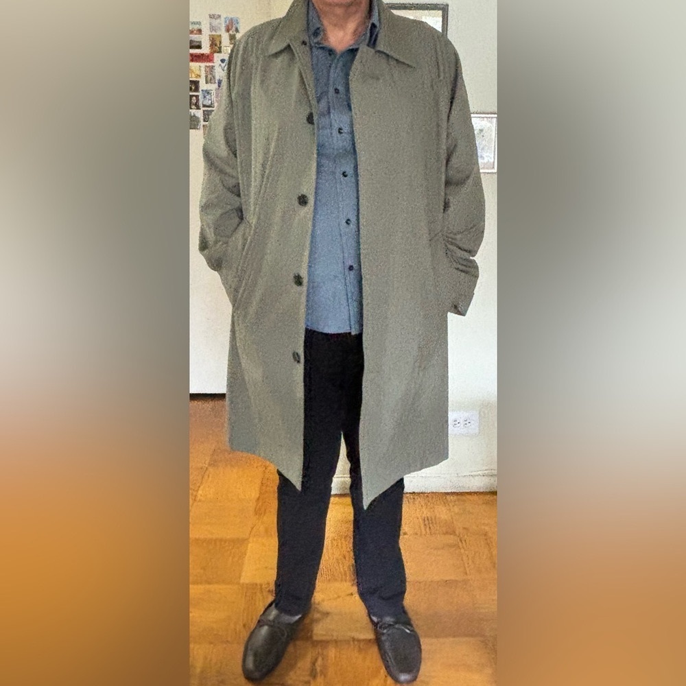 Banana Republic Men's Elegant Gray / Green Trench Coat / Raincoat